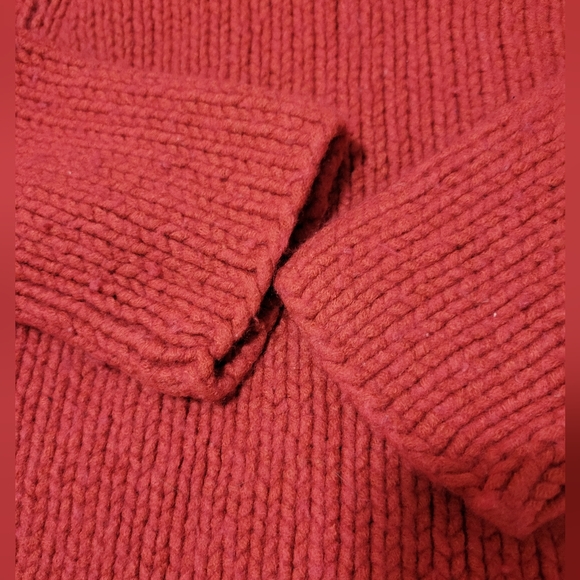 Eddie Bauer Vintage red cropped lambswool blend knitted yarn sweater - Picture 2 of 3